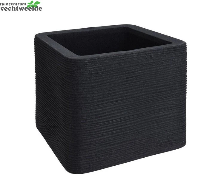 BLOEMPOT GERIBBELD VIERKANT 1 BLOEMPOT GERIBBELD VIERKANT